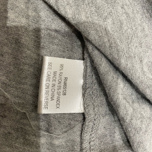 Grey sleeveless tee shirt with pearl and gem stones collar - Picture 7 of 7